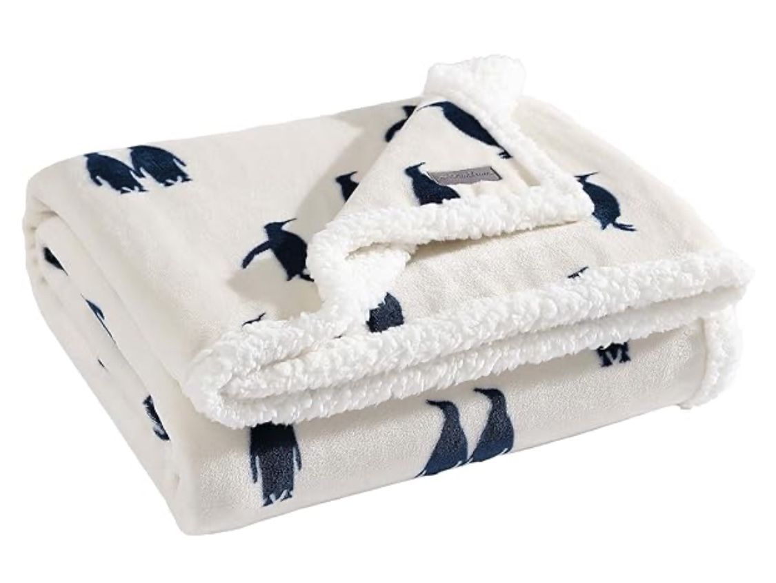 Eddie Bauer - Blanket, Super Soft Reversible Sherpa & Brushed Fleece Bedding, Throw Blankets for Couch, Ideal for Lounging (Emperor Penguin)