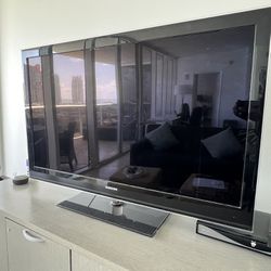 Samsung LN52B750 52” Flat screen 1080p Television