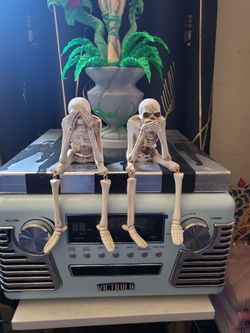 Skeleton Statues.