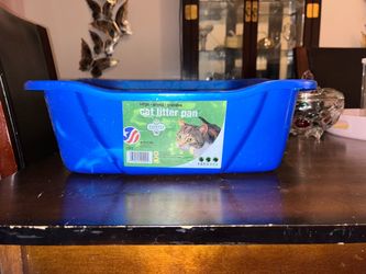 Cat litter pan with a scooper