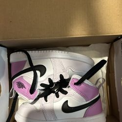 Girl toddler 7c shoes (practically new) $10 