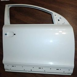 2007,2008,2009,2010,2011,2012 Audi Q7 Door Shell Panel Front Right Passenger Side Color Pearl White
