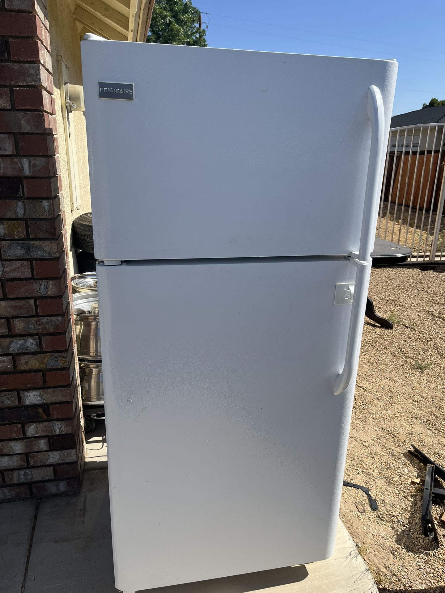 18.2 Cubic Ft Refer/freezer