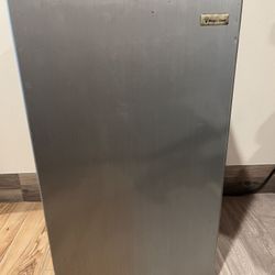 Mini Magic Chef Refrigerator 