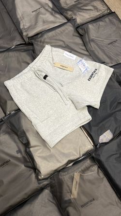 Light Oat Meal Essential Shorts