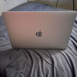 MacBook Pro 13” (2017)