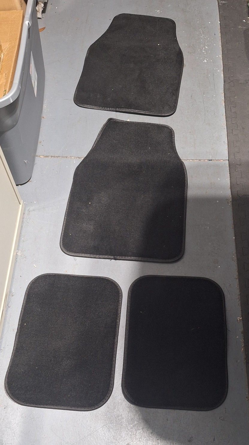 4 PIECE AUTO FLOOR MAT BLACK