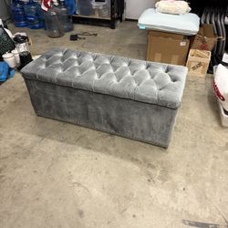 Tufted Velvet Storage Bench – Excellent Condition!