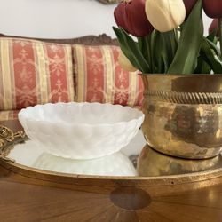 Beautiful Vintage milk glass Bubble bowl 