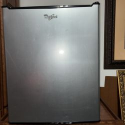 Small Fridge / Freezer