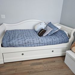 Day bed - Twin size - Color White with:
Mattress
Trundle 
Drawer chest - 6 drawers