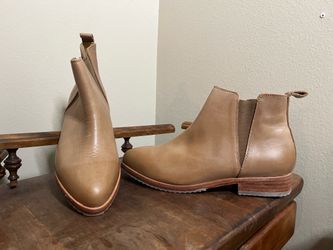 Tan leather Chelsea boots