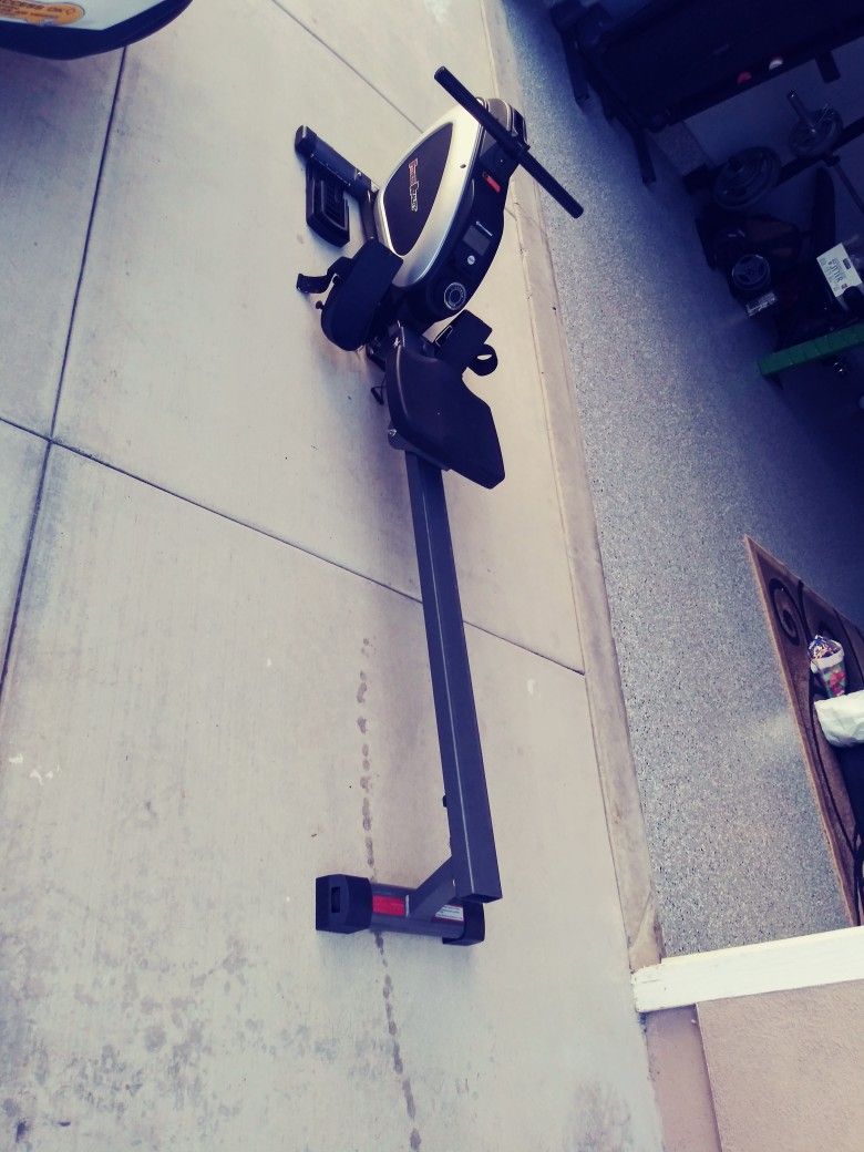 Fitness Reality Rowing Machine