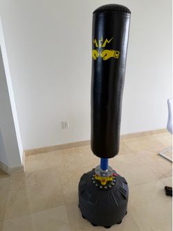 Freestanding heavy kickboxing bag