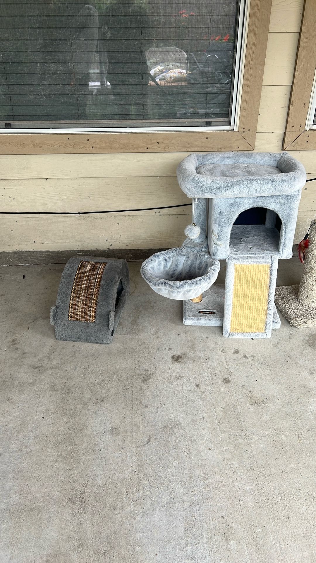 Cat Scratch. Cat Bed.