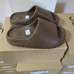 Adidas Yeezy Earth Brown Slides Size 6,11,12