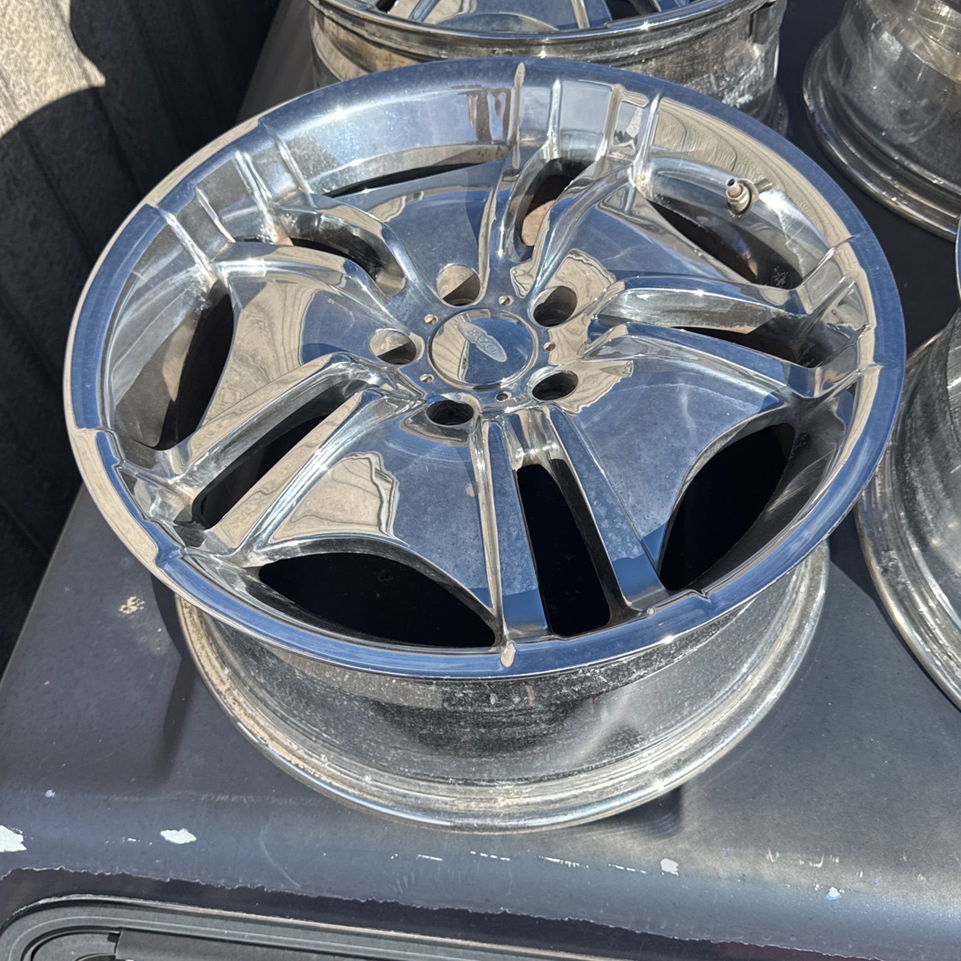 Ford Explorer Chrome Wheels 19 inch