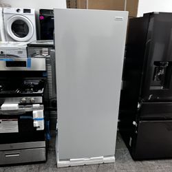 NEW UPRIGHT WHITE FREEZER