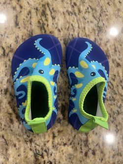 Water shoes 4c