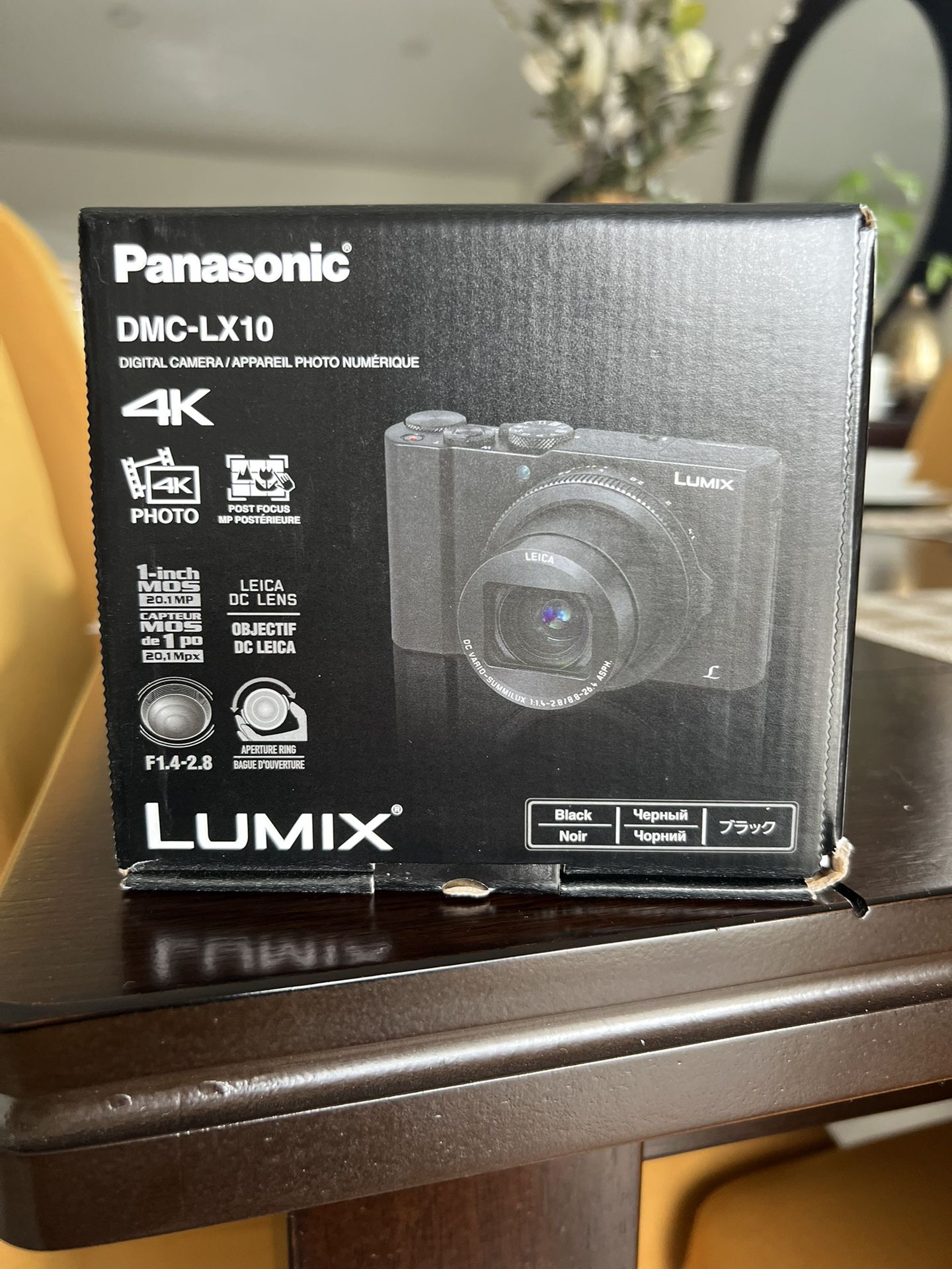 Lumix LX10