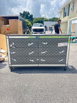Brand new!!! Gray mirrored dresser!! Delivery available