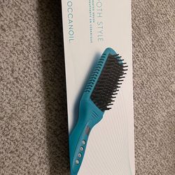 Moroccanoil Smooth Style Ceramic Heated Brush - Like New