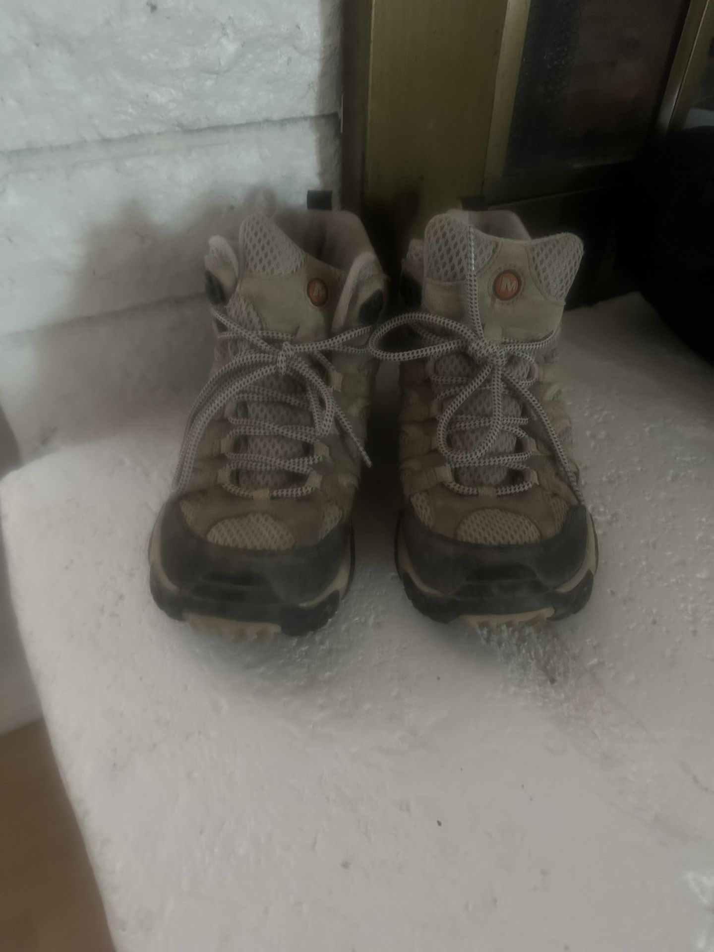 Vibrant Hiking boots