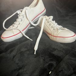 White Levi’s Shoes, Size 7