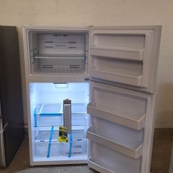 Frigidaire 
20 Cu. Ft Top Freezer Refrigerator
