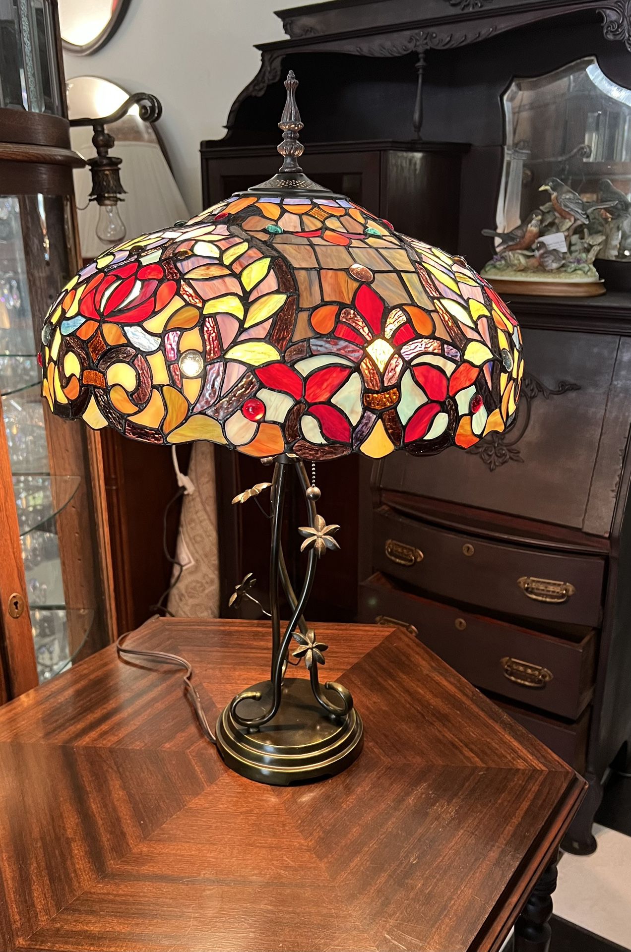 Vintage  Handcrafted  Tiffany  Style Table Lamp.