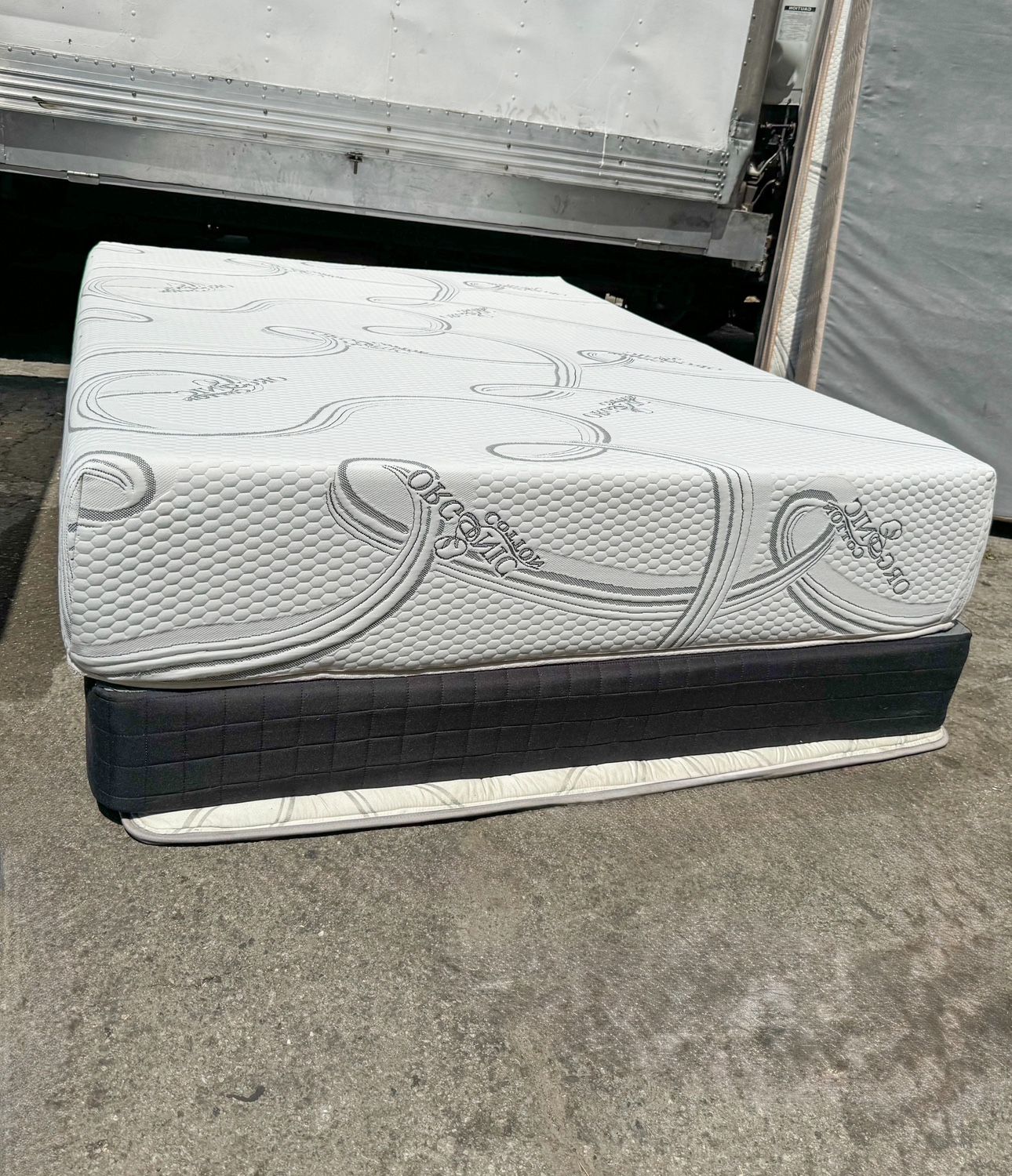 High Quality Memory Foam Gel Mattress And Box Spring Queen Size