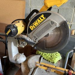 DeWalt Saw