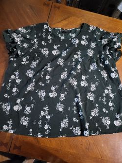 🌸 Lane Bryant Black Floral Ruffle Sleeve Blouse – Women’s Size 28