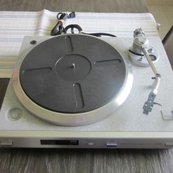 This Turntable Is Very Hard To Find . Top Of The Line Ap-2600  Aiwa Top Quality Turntable With High Quality Shure  Cartridge And Stylus . Near Mint .