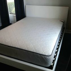 NEW Queen-Size MATTRESS and BOX SPRING. Bed frame not included👍