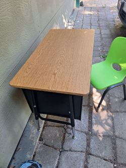 Kids  iron desk and lifetime chair