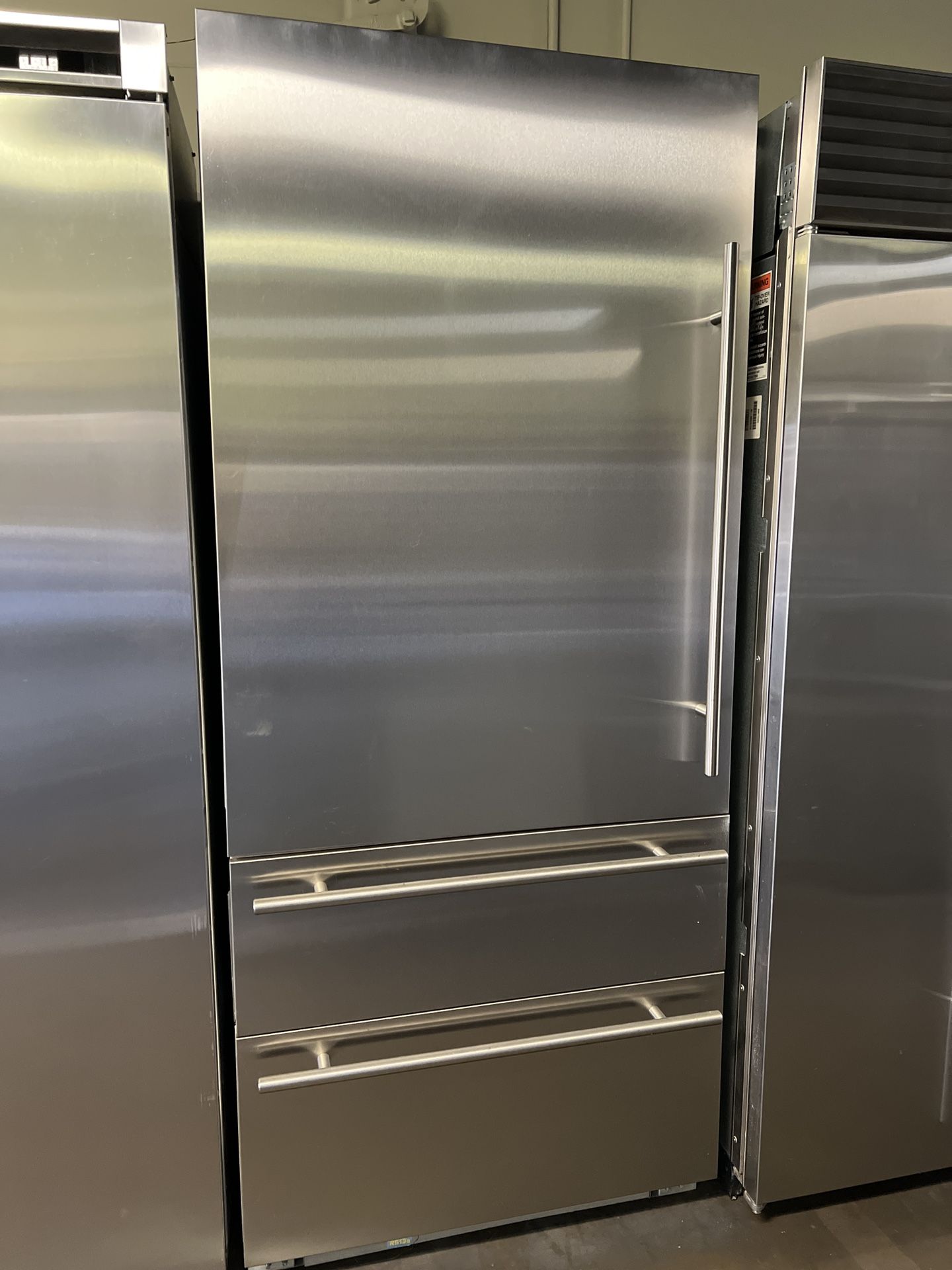 Viking 36”Wide Built In Bottom Freezer Refrigerator 7Series