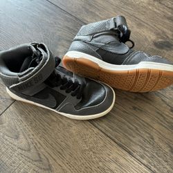 Boys Nikes 