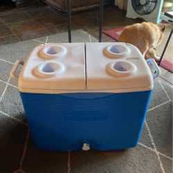 Great Condition 45qt Rubbermaid Cooler On Wheels With Handle 