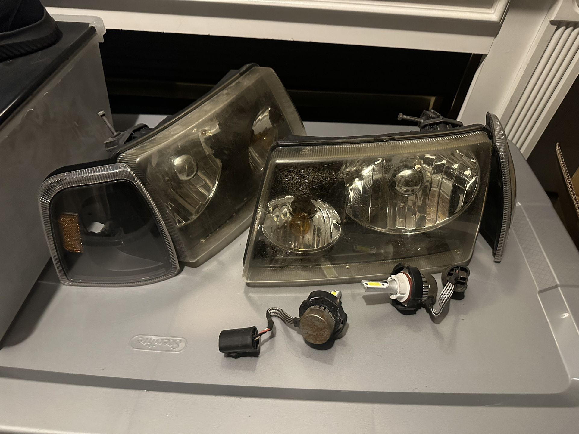 Ford Ranger Headlights/taillights 