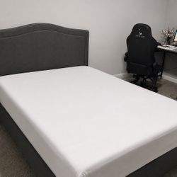 Gray Platform Full Size Bed & Mattress