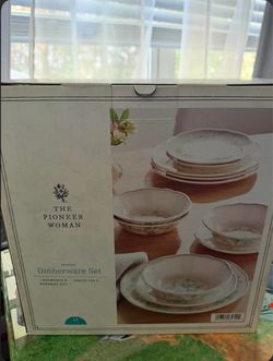 The Pioneer Woman Agatha Dinnerware Set