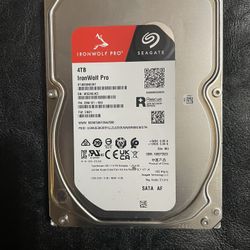 New Seagate Iron Wolf ST4000VN006 Hard Drive 4TB 5400 RPM 256MB SATA 6GB/s HDD
