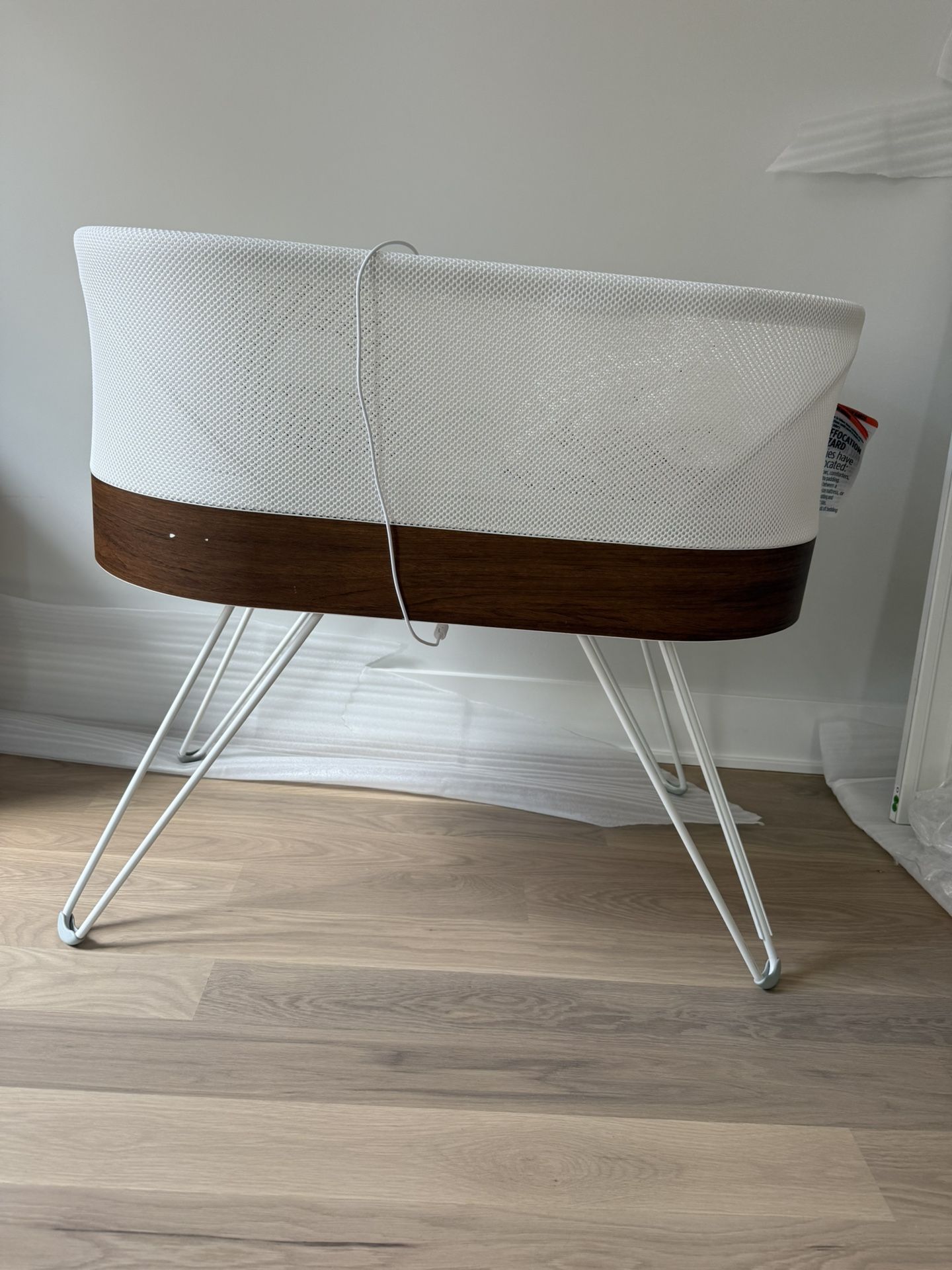 SNOO bassinet plus 3 sleep sac’s