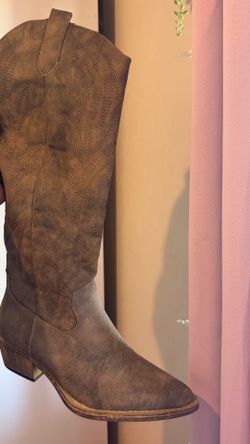 Women’s knee length cowgirl boots
