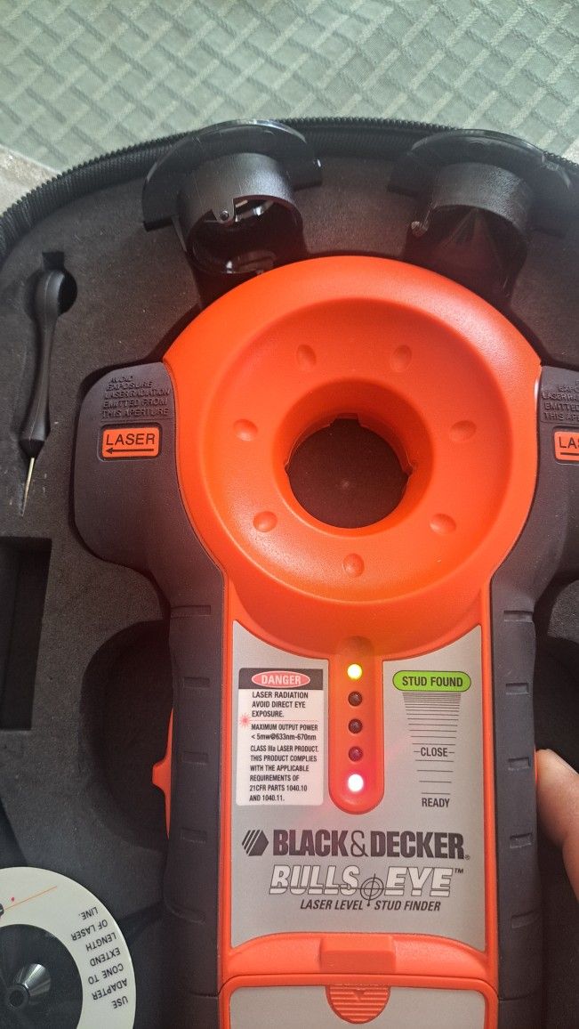 ***BLACK AND DECKER BULLS EYE LASER STUD FINDER***