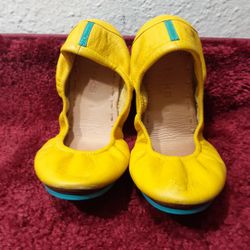 Tieks Yellow Teal Ballerina Flat Size 8

Condition: Gently used has light sign of wear check photos