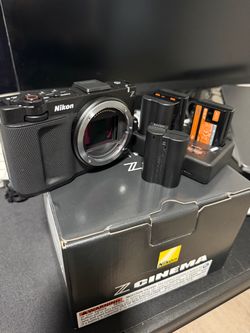Nikon Zr + 4 batteries and charger