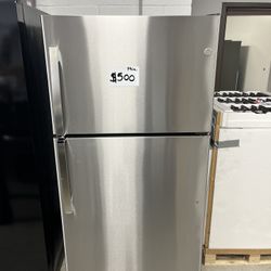 GE 33inch. Top & Bottom Refrigerator 