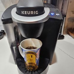 Keurig K-Classic Coffee Maker, Single Serve K-Cup Pod Coffee Brewer, 6 To 10 Oz. Brew Sizes